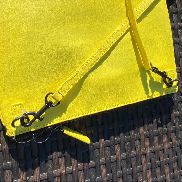 GAP Small Leather Convertible Crossbody NWOT - Picture 7 of 9